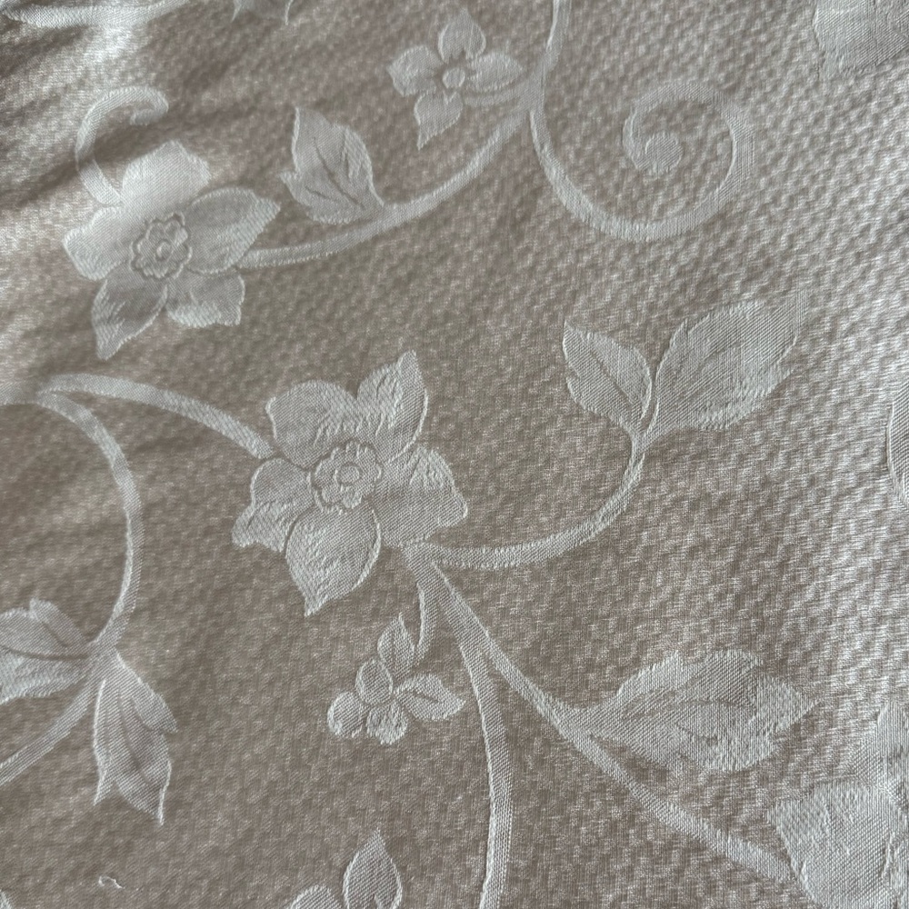 Ivory 112 x 56 Tablecloth with 8 Matching Napkins